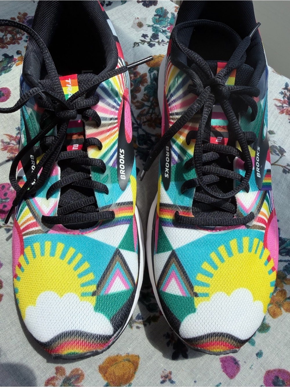 Brooks Trace 2 Lisa Congdon Rainbow Running Shoes Women’s 9 - Picture 2 of 8